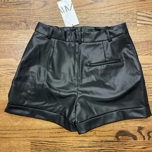 NEW ZARA Faux Leather high-waisted shorts - Picture 2 of 4